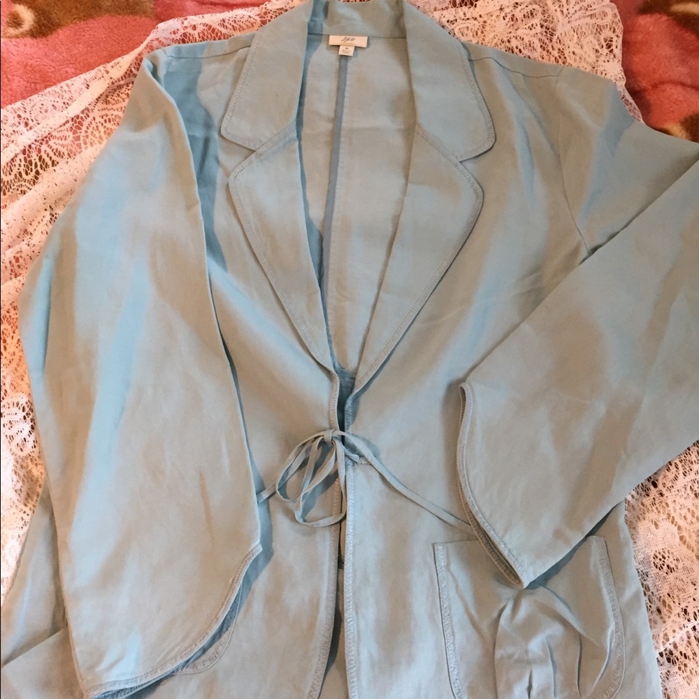 Very Cute Jacket And Capris Set - Picture 2 of 4